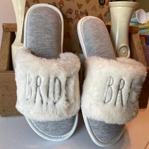 NWT Rae Dunn Bride Fuzzy Cushioned Slippers M 7/8